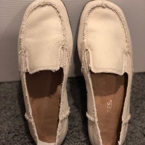 Aerosoles casual slip on espadrilles